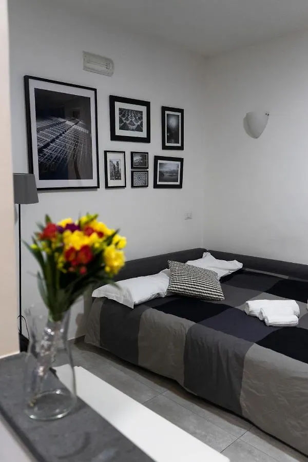 Donna Chiara Holiday House - Toledo Naples 0*,  Italy