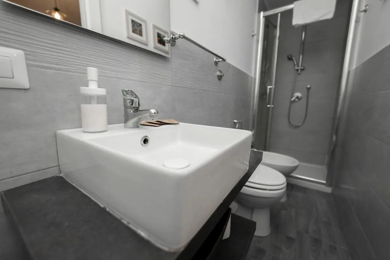 Donna Chiara Holiday House - Toledo Napoli Italia